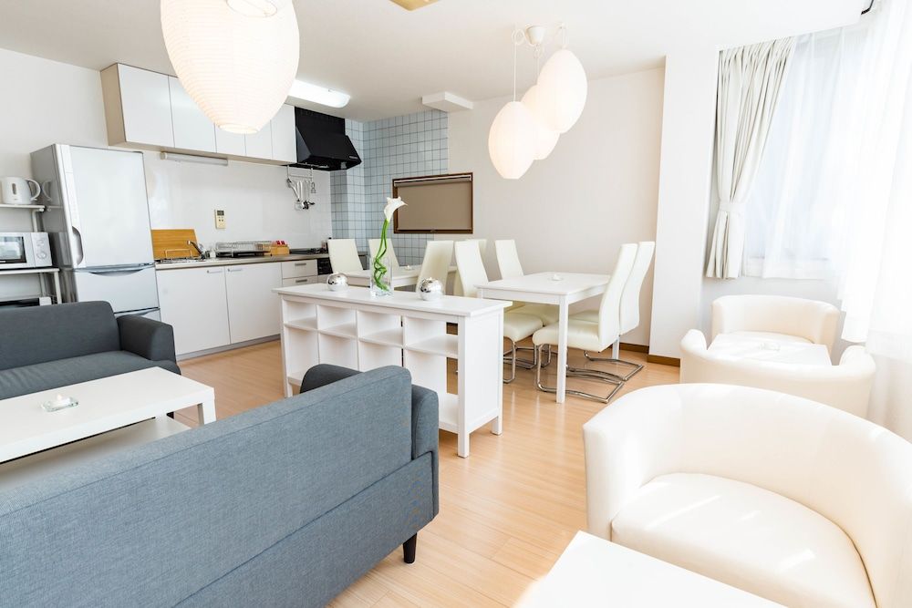 Bijou Suites Ferries Wheel View 10 bed rooms for family 37