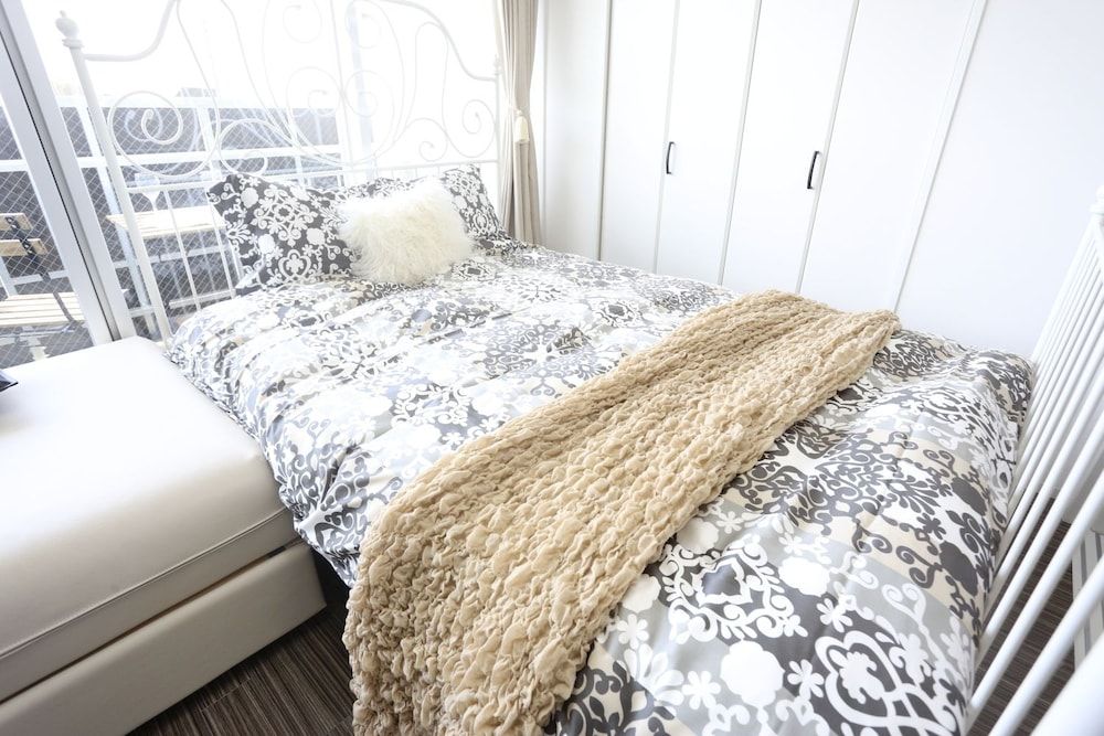 NANBA EAST Designer studio room Comfort Apartment, Multiple Beds 5