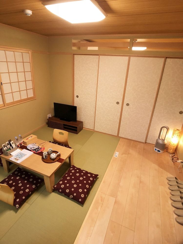 harper house Family Suite (Green) 16