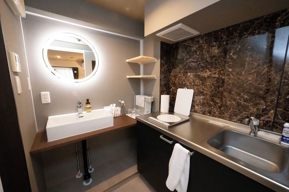 KIKU'S ROOM new modern cozy apt 5a. 5