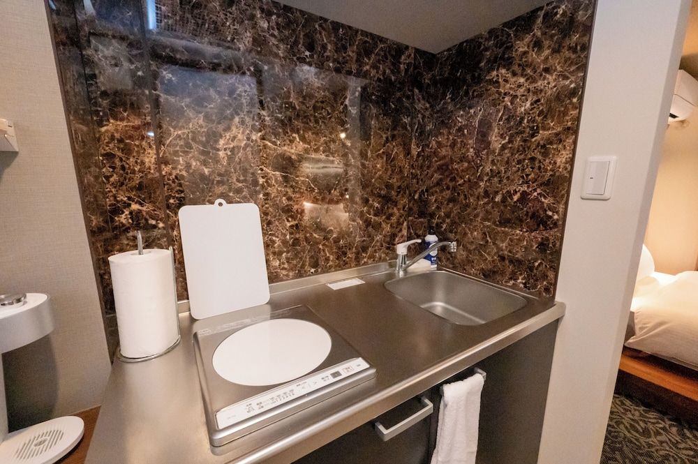 KIKU'S ROOM new modern cozy apt 5a. 6