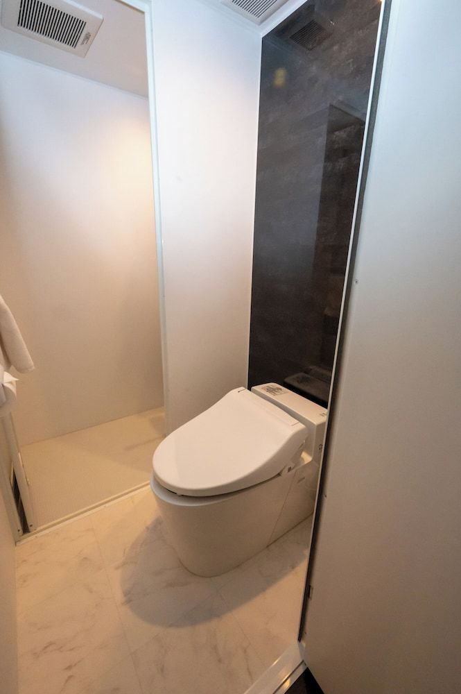 KIKU'S ROOM new modern cozy apt 5a. 10