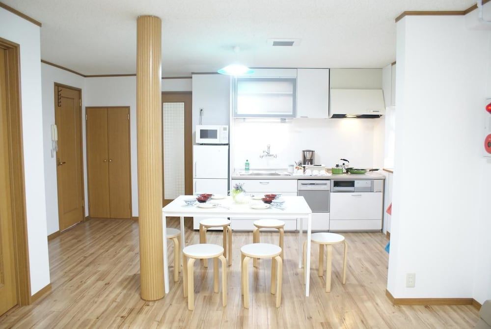 Legal Big House (166-1) Apartment 12