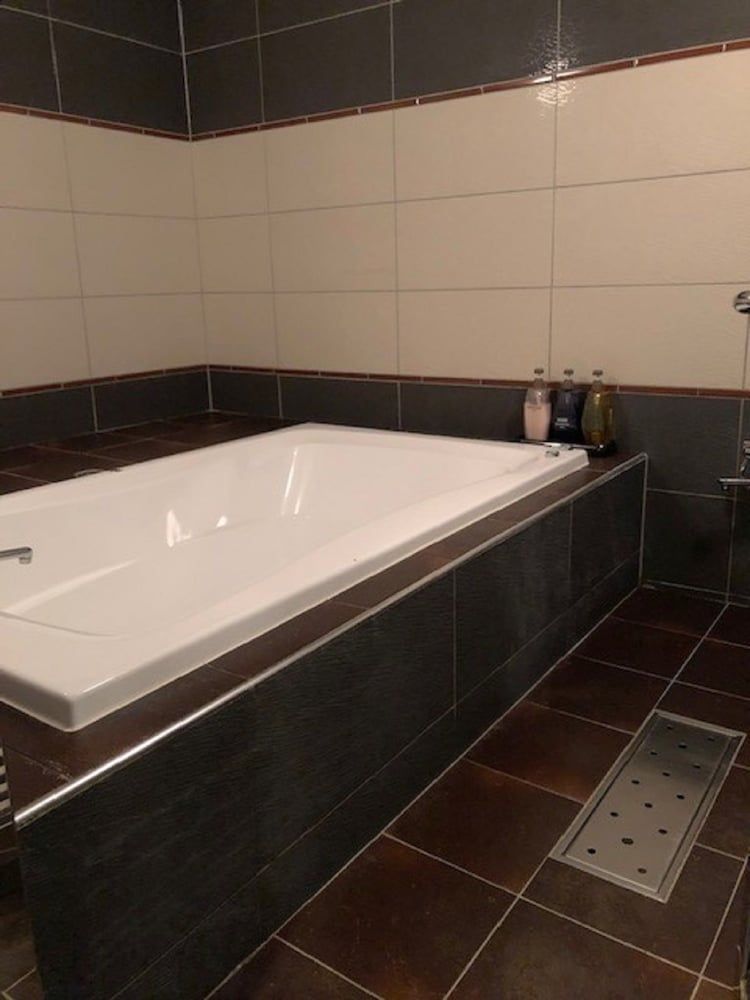 Deep Soaking Bathtub