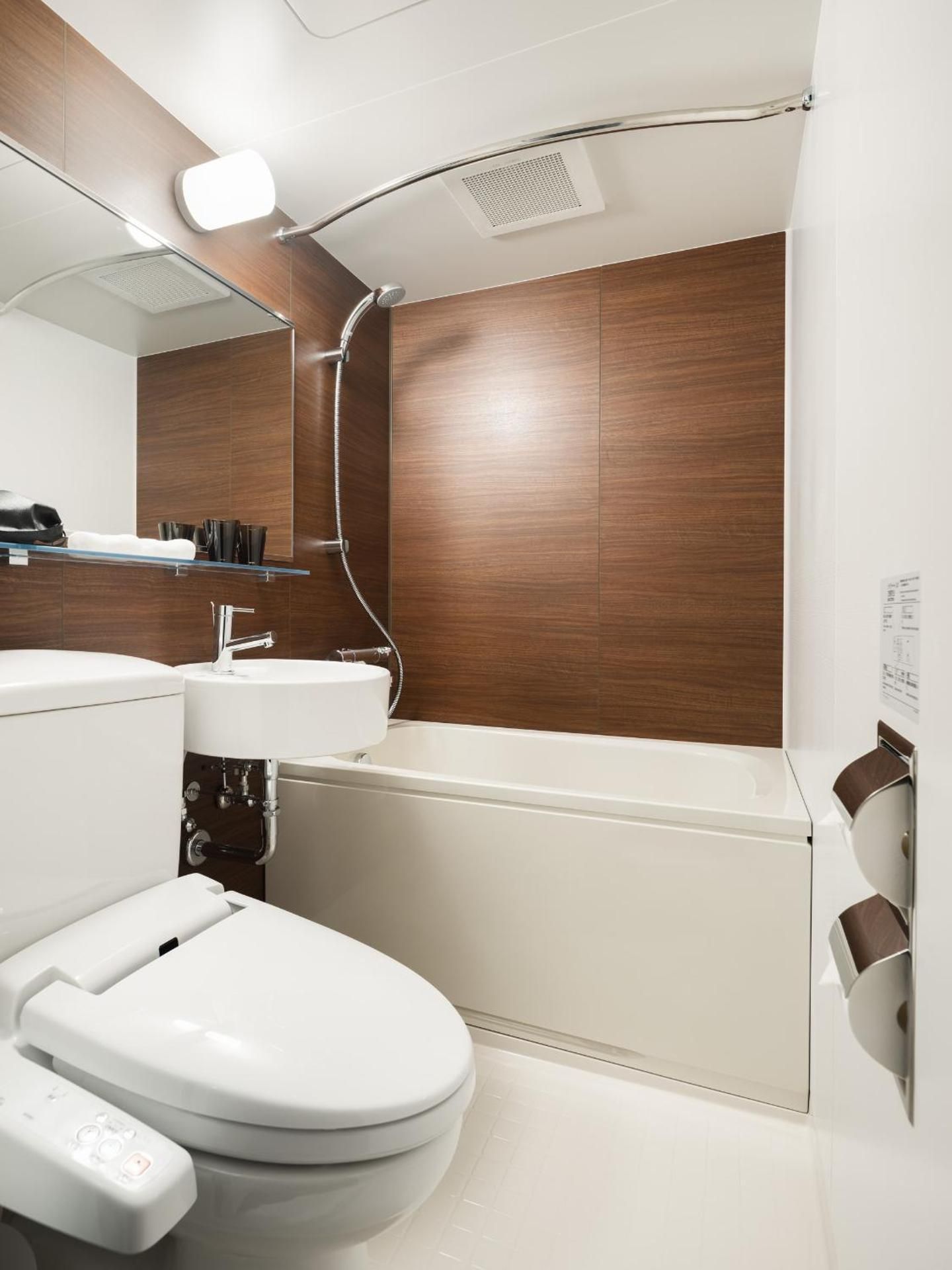 Adjoining Triple and Twin Rooms - Not Interconnecting