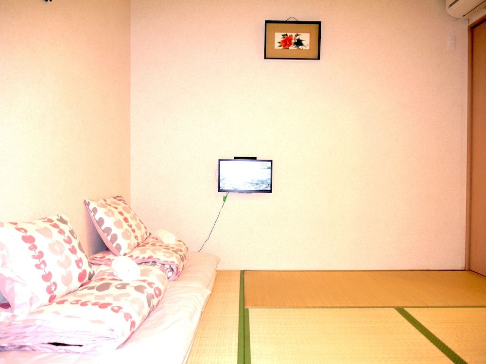 Guesthouse Osaka Tengachaya Station front hall Triple Room with Private Bathroom 10