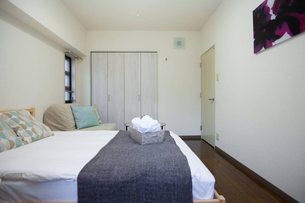 Shinsaibashi Midtown Apartments Apartment GD7 2