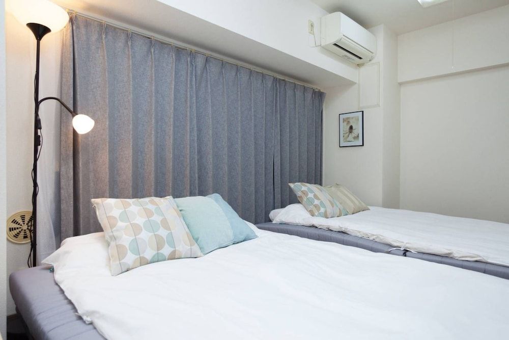 Shinsaibashi Midtown Apartments Apartment GD7 3