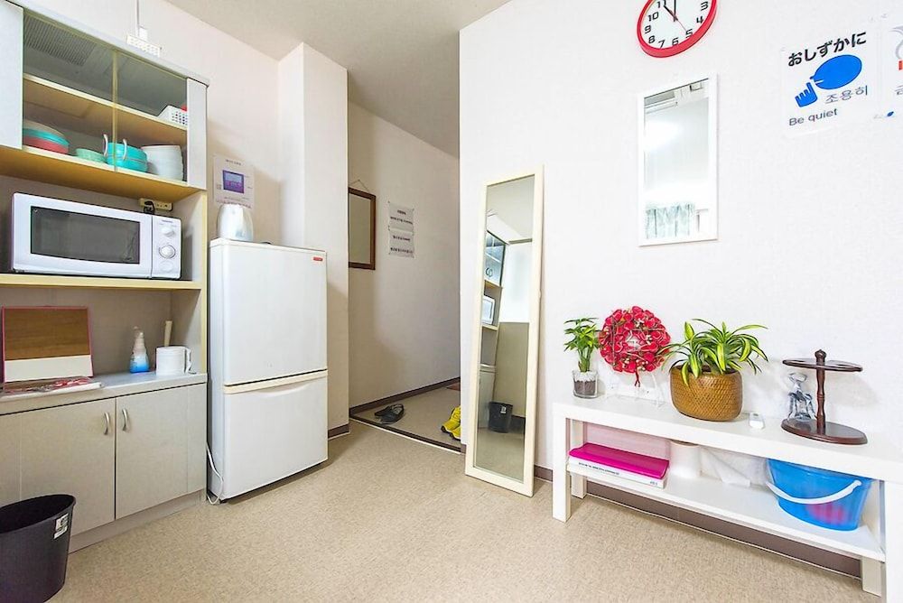 Young Minbak Osaka Guest House Superior Family Room with Private Bathroom 3