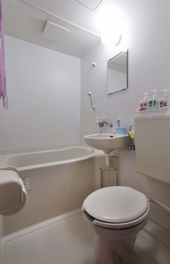 Young Minbak Osaka Guest House Superior Family Room with Private Bathroom 4