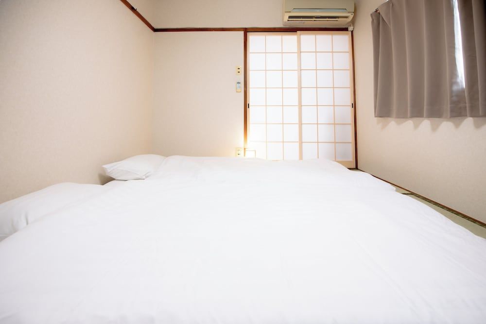 U-SHUKU Osaka Japanese-style Twin Room 5