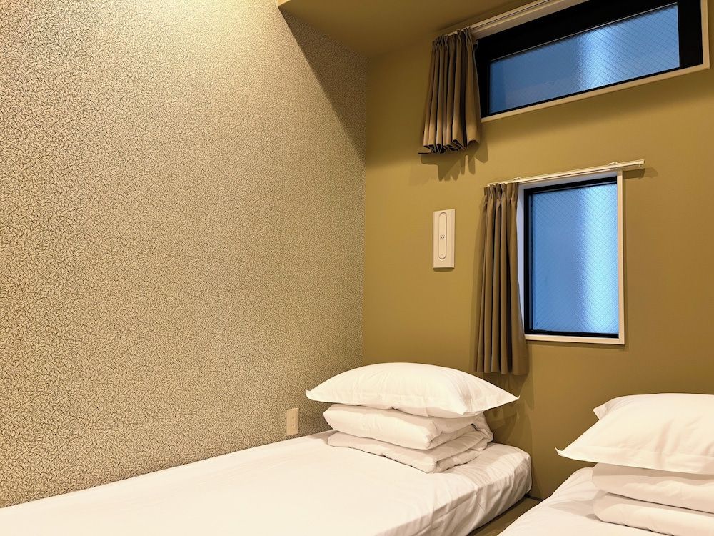 Hotel Hangout - Hostel Premium Twin B