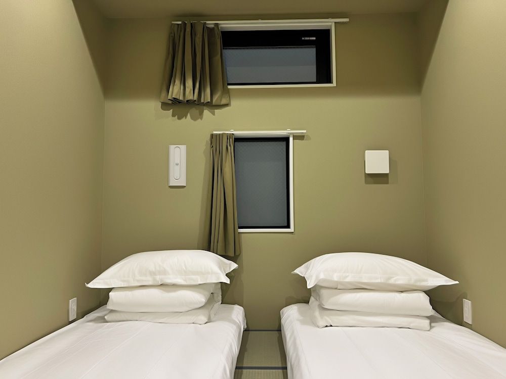 Hotel Hangout - Hostel Premium Twin B 3