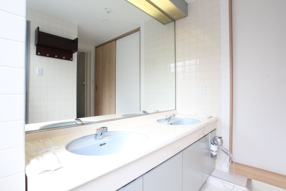 Shimanouchi Luxury Apartment Basic Apartment, 2 Bedrooms (for 6 Guests) 8