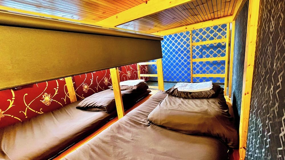 R Hostel Namba South Quadruple Room 4