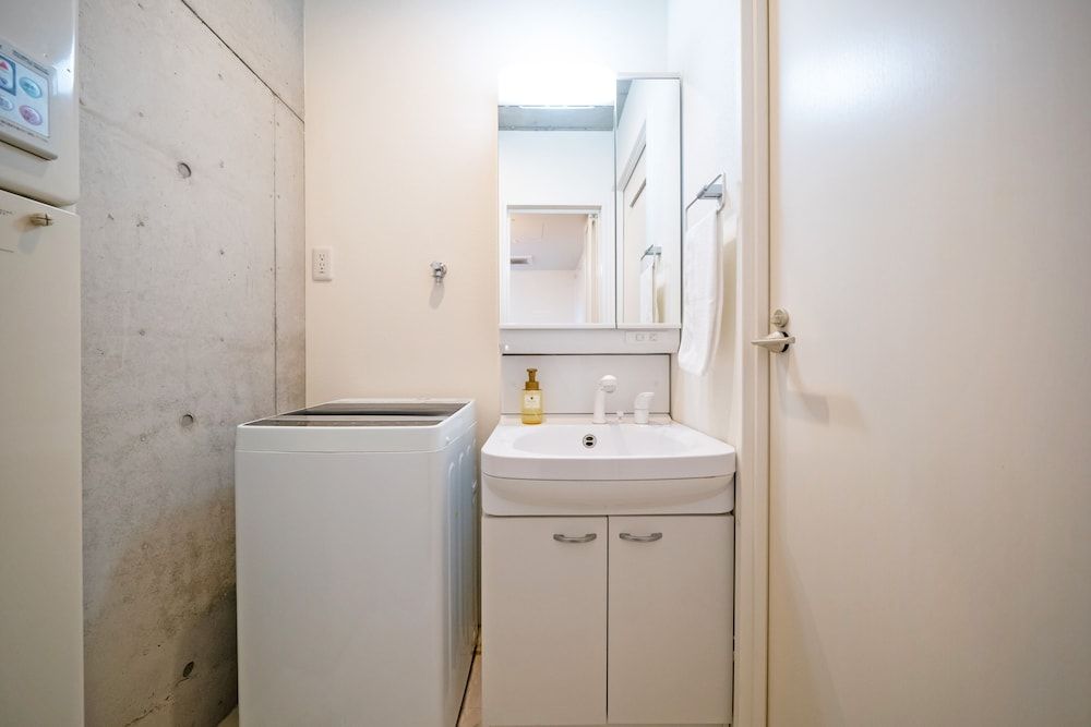 Grandouce Daikokucho Large Studio Apartment 4