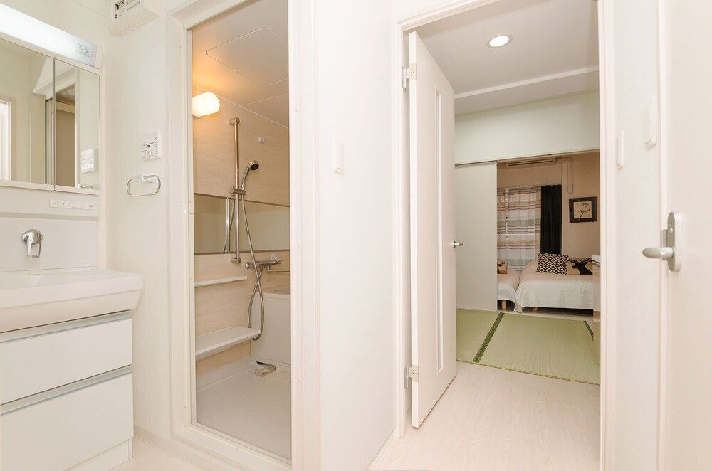 undefined 7mins Shinsaibashi Comfortable Apartment 4
