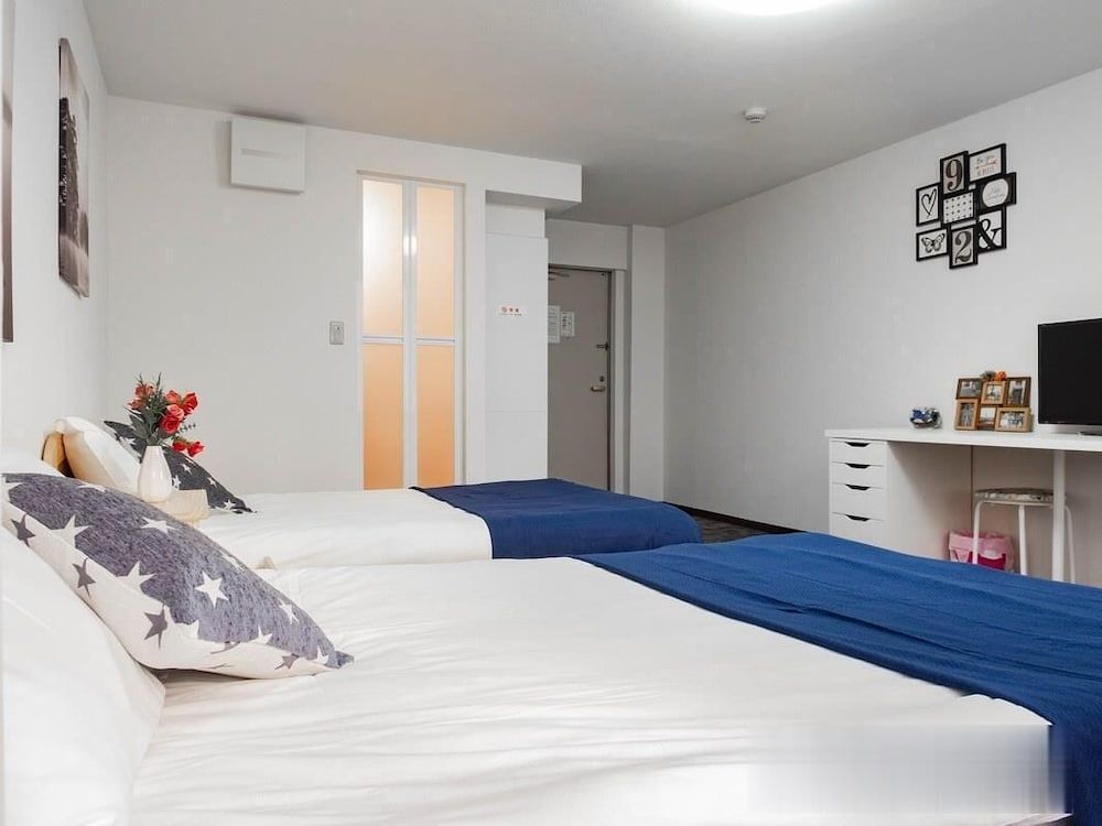 undefined Happy House X 4