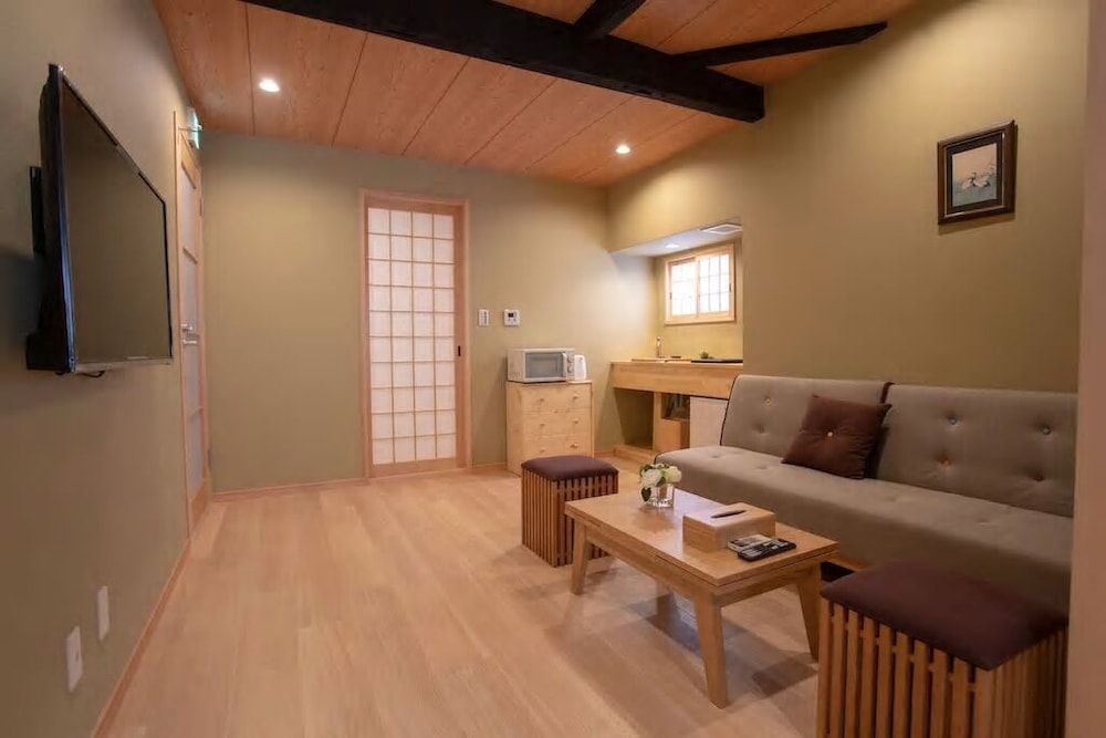 undefined Tsuru Inn-Tsurumibashi 2