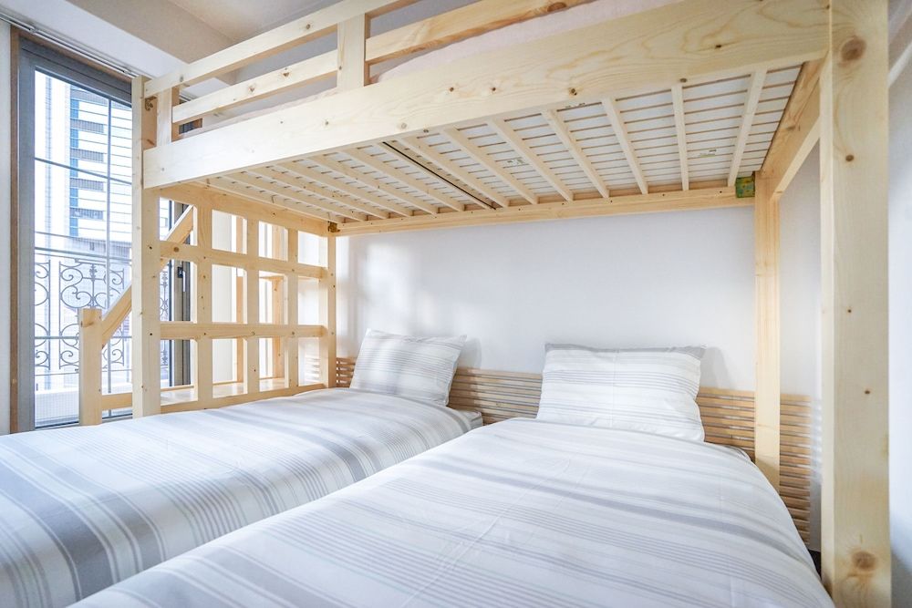 Osaka Umeda ShisaX Gallery Studio