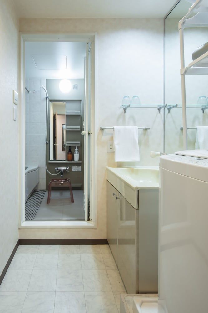 Osaka Umeda ShisaX Gallery Studio 17