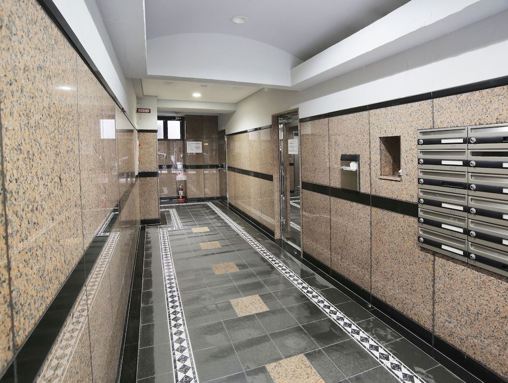 undefined Grand Court Namba 206 4