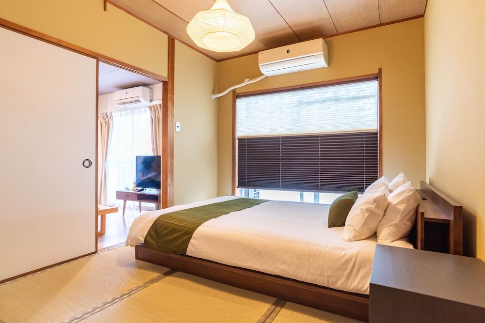 Bijou Suites Pieces Apartment, 2 Bedrooms (1) 4