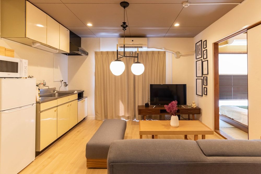 Bijou Suites Pieces Apartment, 2 Bedrooms (1) 15