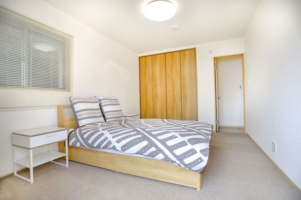 undefined Olina's House 4