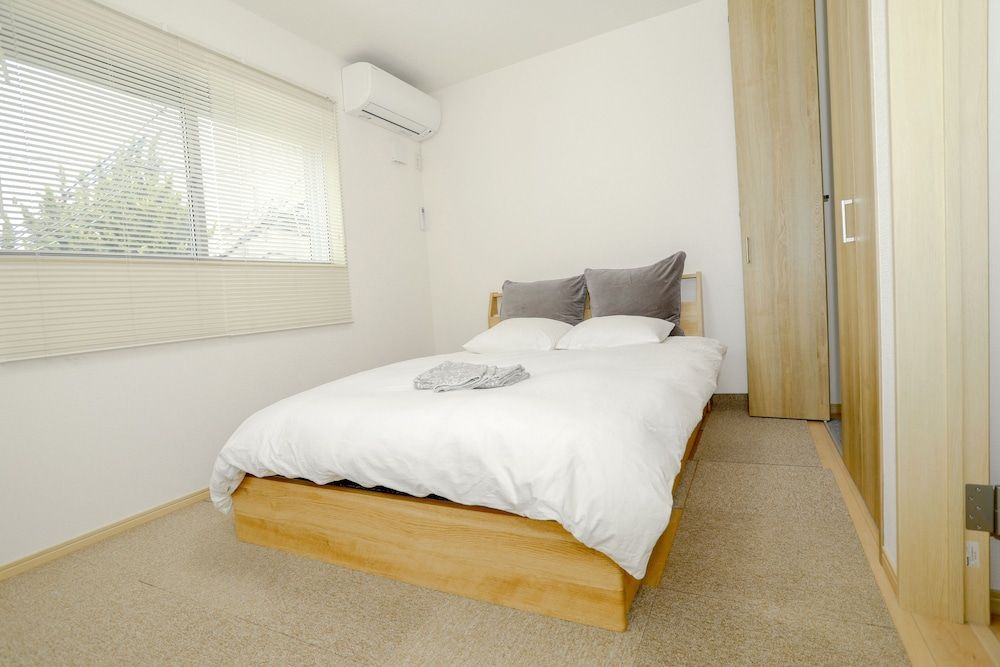 undefined Olina's House 5