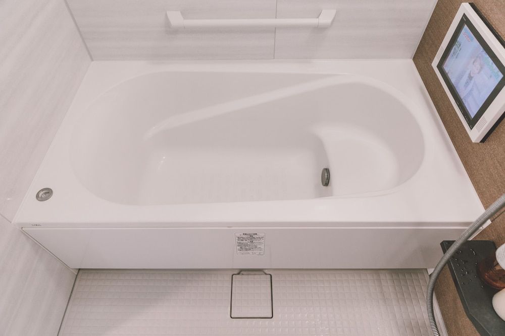 Deep Soaking Bathtub