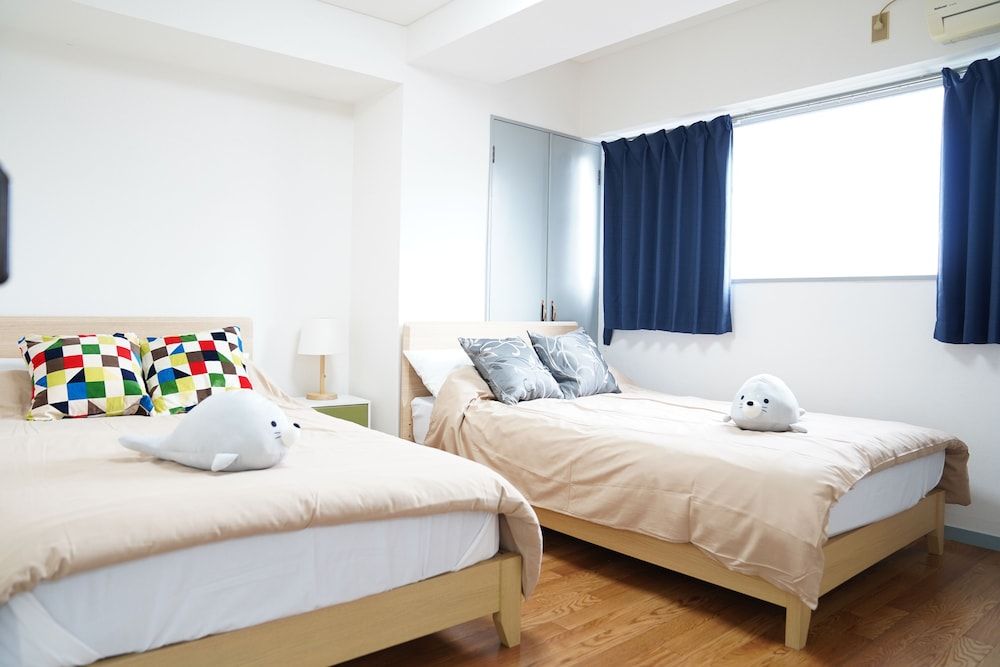 Metro Daikoku Apartment City Apartment, 3 Bedrooms (901)