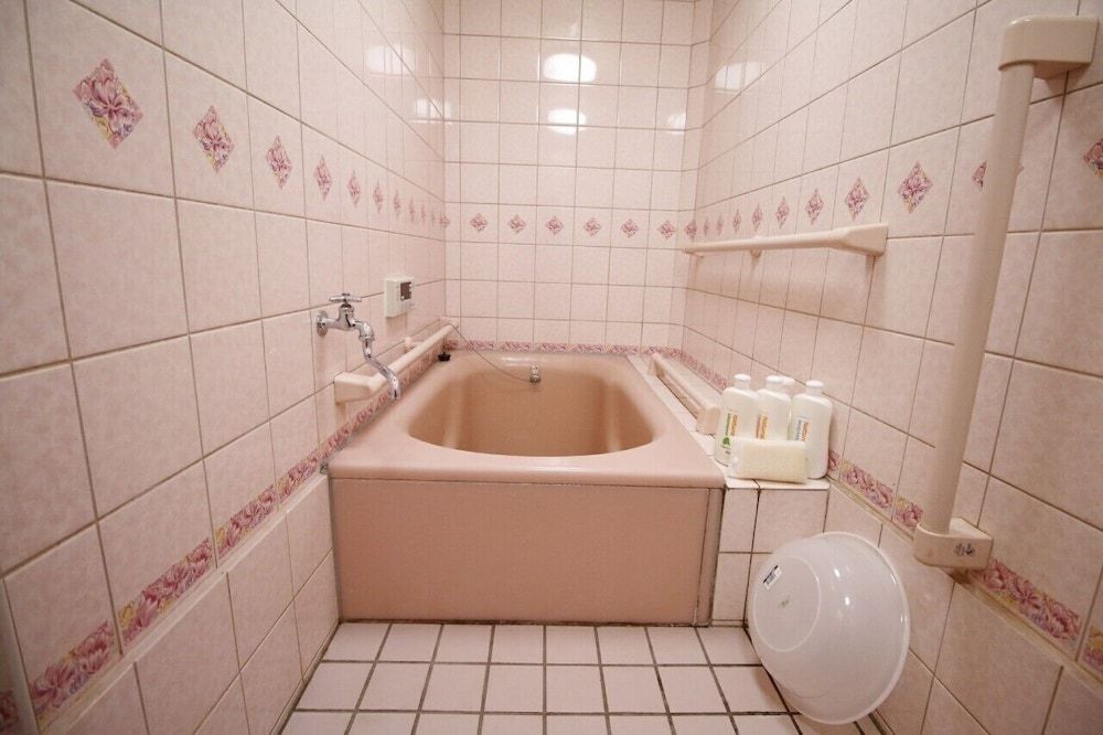 Deep Soaking Bathtub