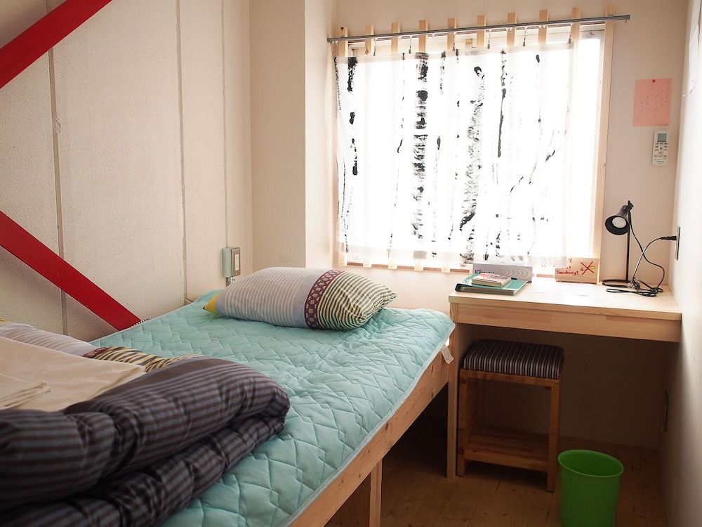 Cocoroom Guesthouse Cafe and Garden - Hostel Single Room