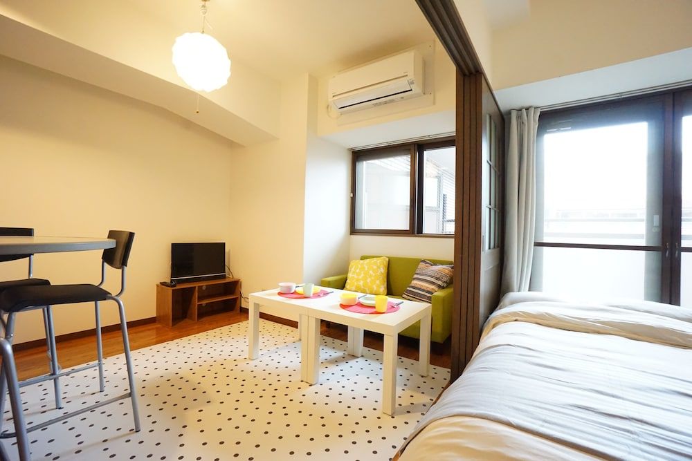 Terry's Apartment Shinsaibashi East I G06B Apartment 11