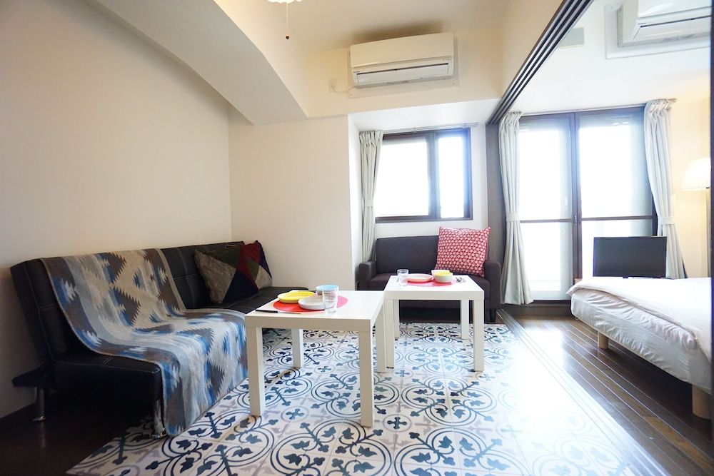 Terry's Apartment Shinsaibashi East I G12B Apartment 14