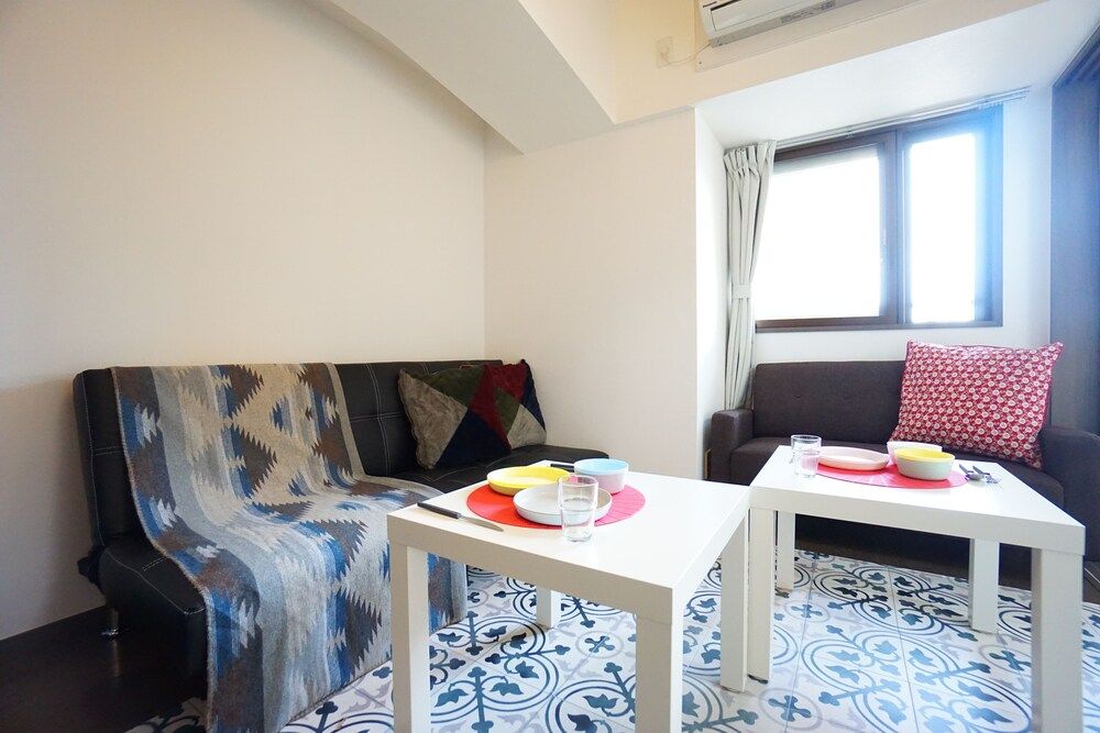 Terry's Apartment Shinsaibashi East I G12B Apartment 15
