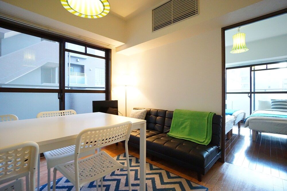 Terry's Apartment Shinsaibashi East I G07C Apartment 14