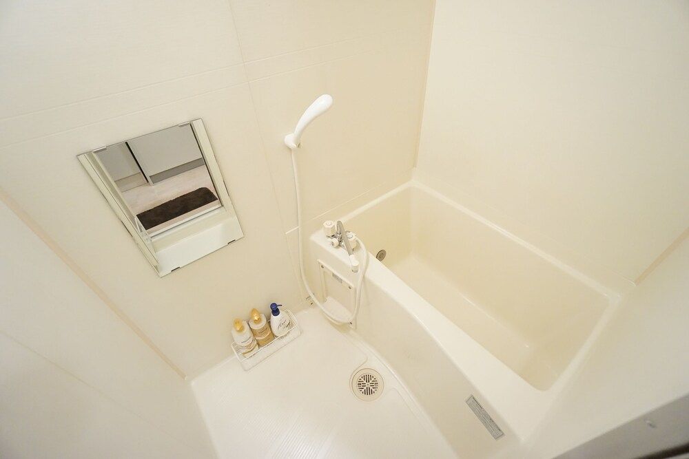 Deep Soaking Bathtub