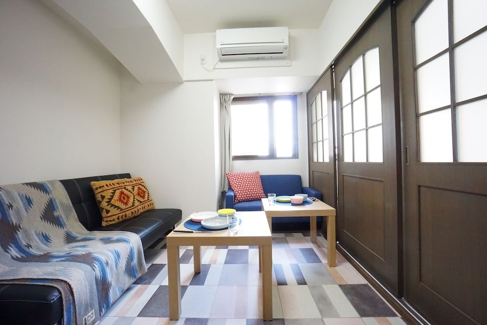 Terry's Apartment Shinsaibashi East I G13B Apartment 19