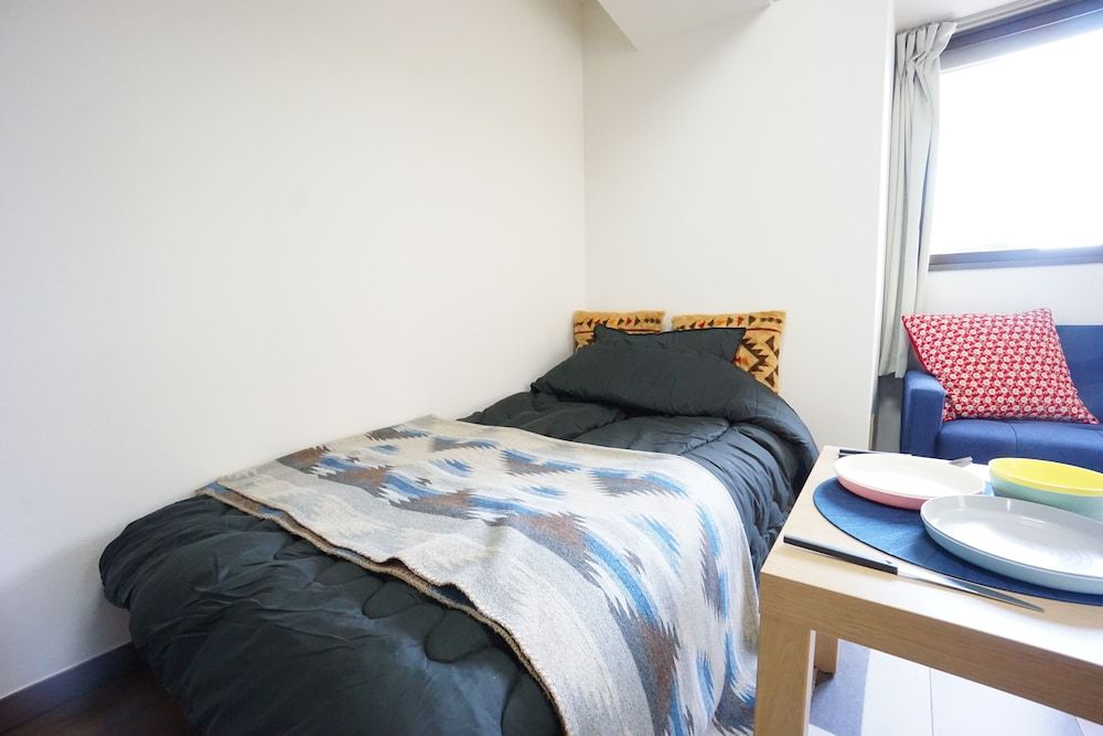 Terry's Apartment Shinsaibashi East I G13B Apartment 8