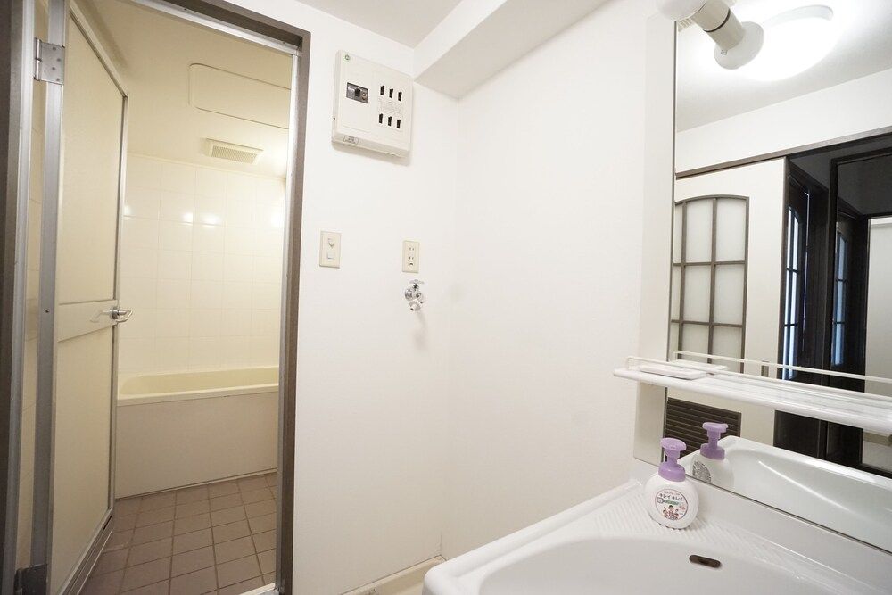 Terry's Apartment Shinsaibashi East I G09C Apartment 22