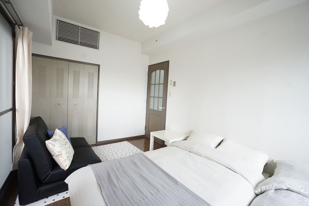 Terry's Apartment Shinsaibashi East I G11A Apartment 9