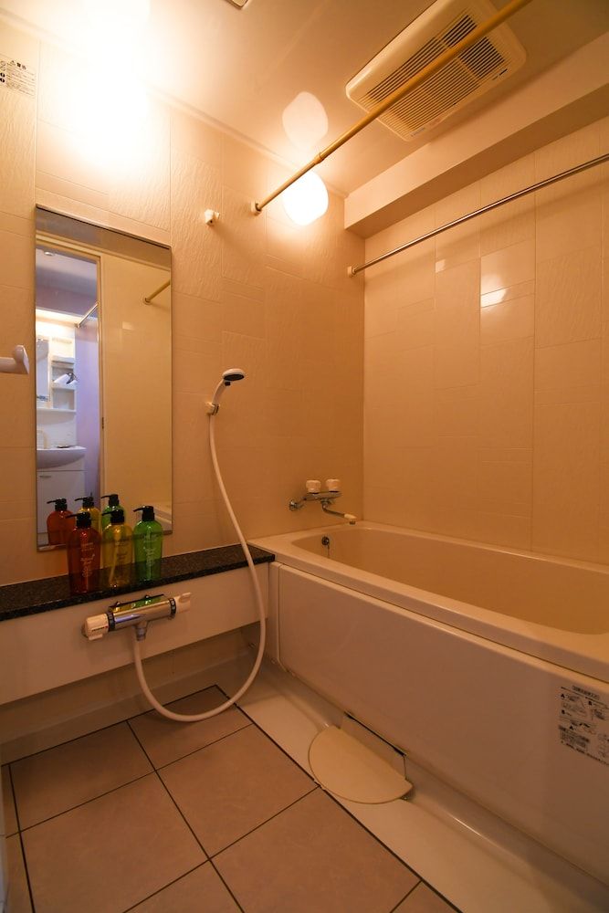 Deep Soaking Bathtub