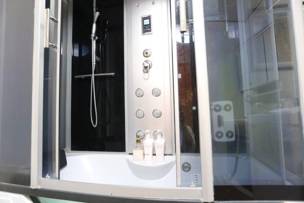 Red Door House Osaka Family Room 23