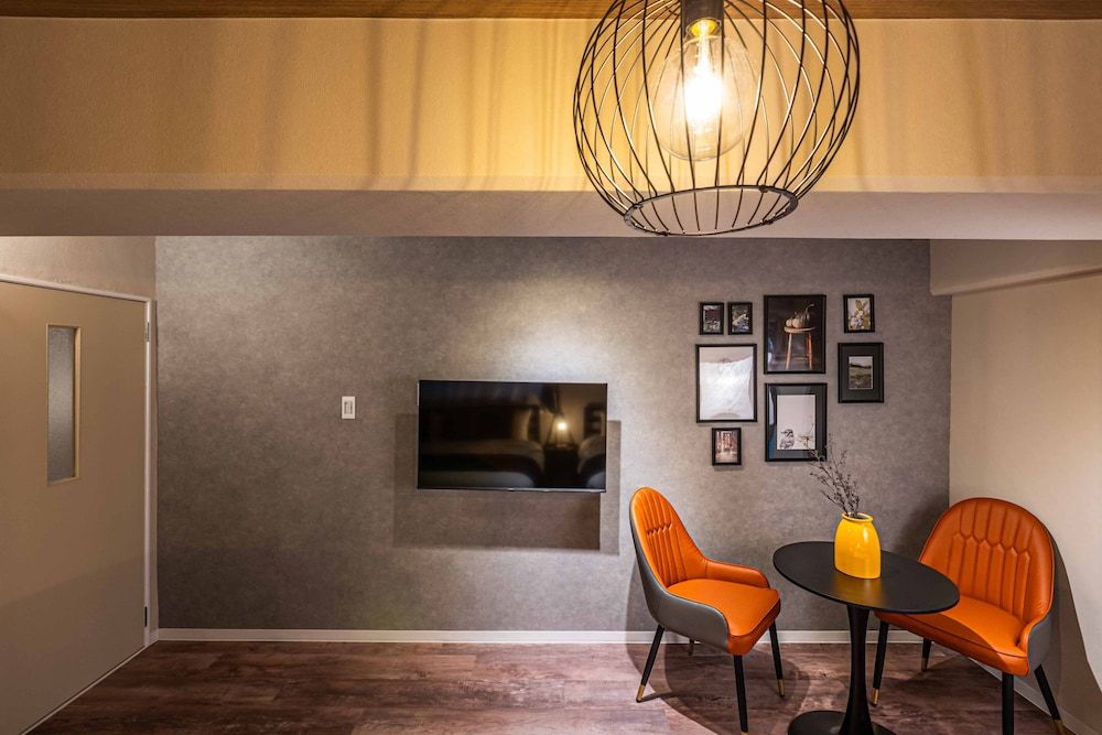 undefined Bird Land in Shinsaibashi east 6