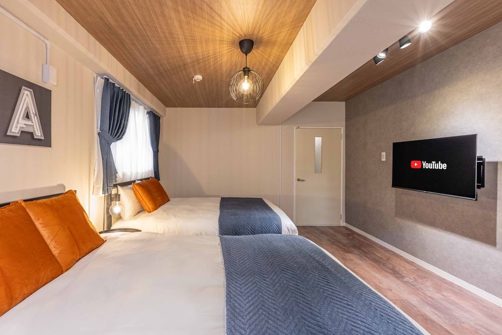 undefined Bird Land in Shinsaibashi east 10