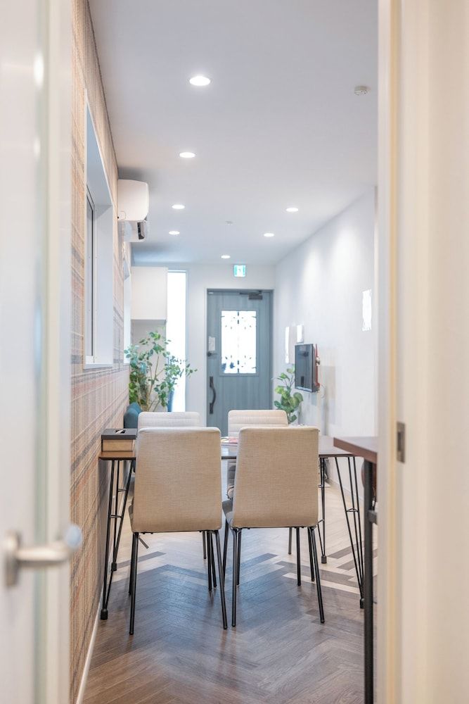 undefined Ikanikan 10