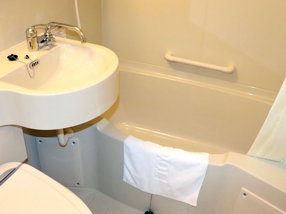 Toyoko Inn Osaka Bentencho Economy Double Room, Non Smoking 4