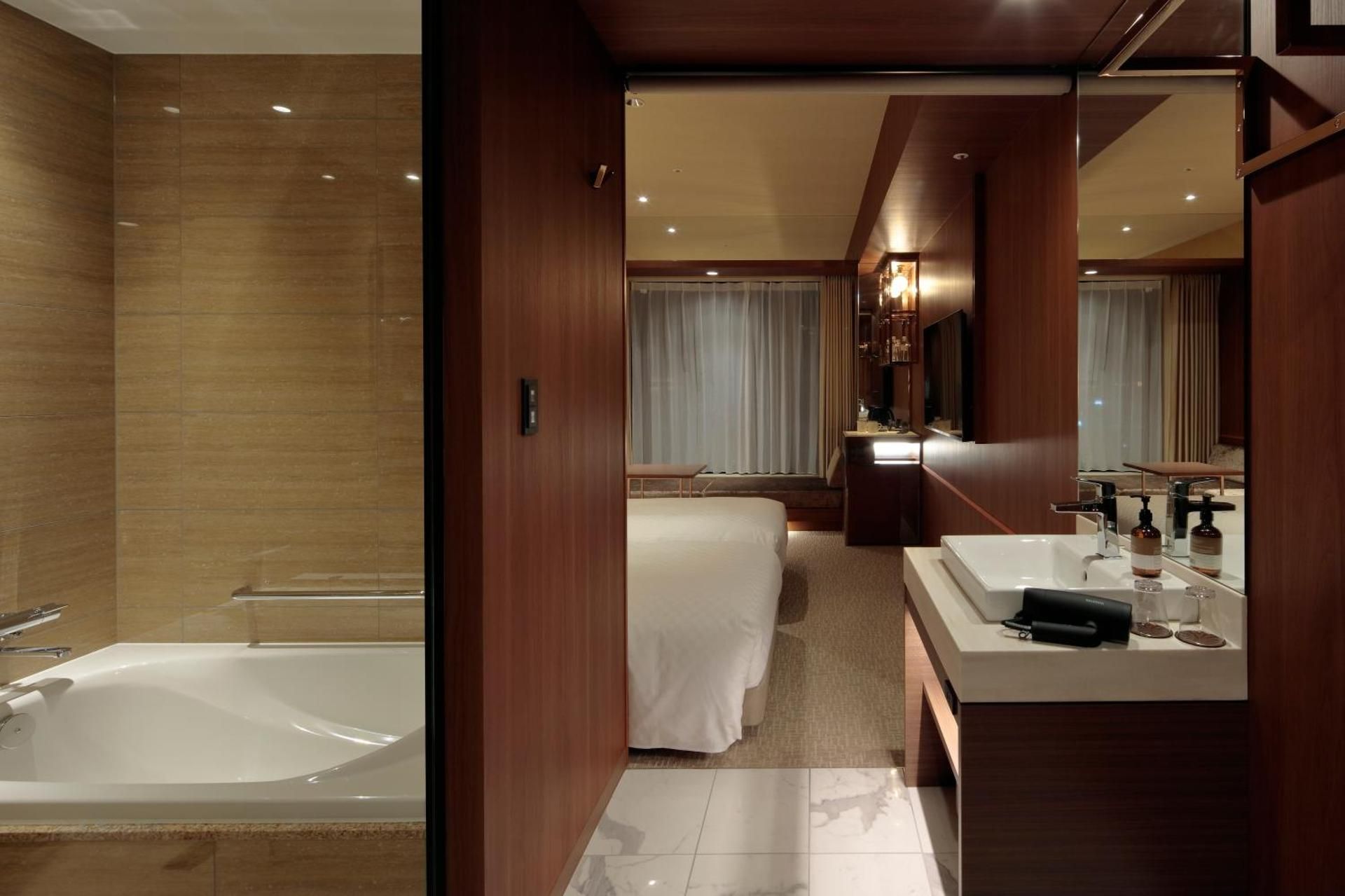 Candeo Hotels Osaka Shinsaibashi Twin Room - Non-Smoking 3